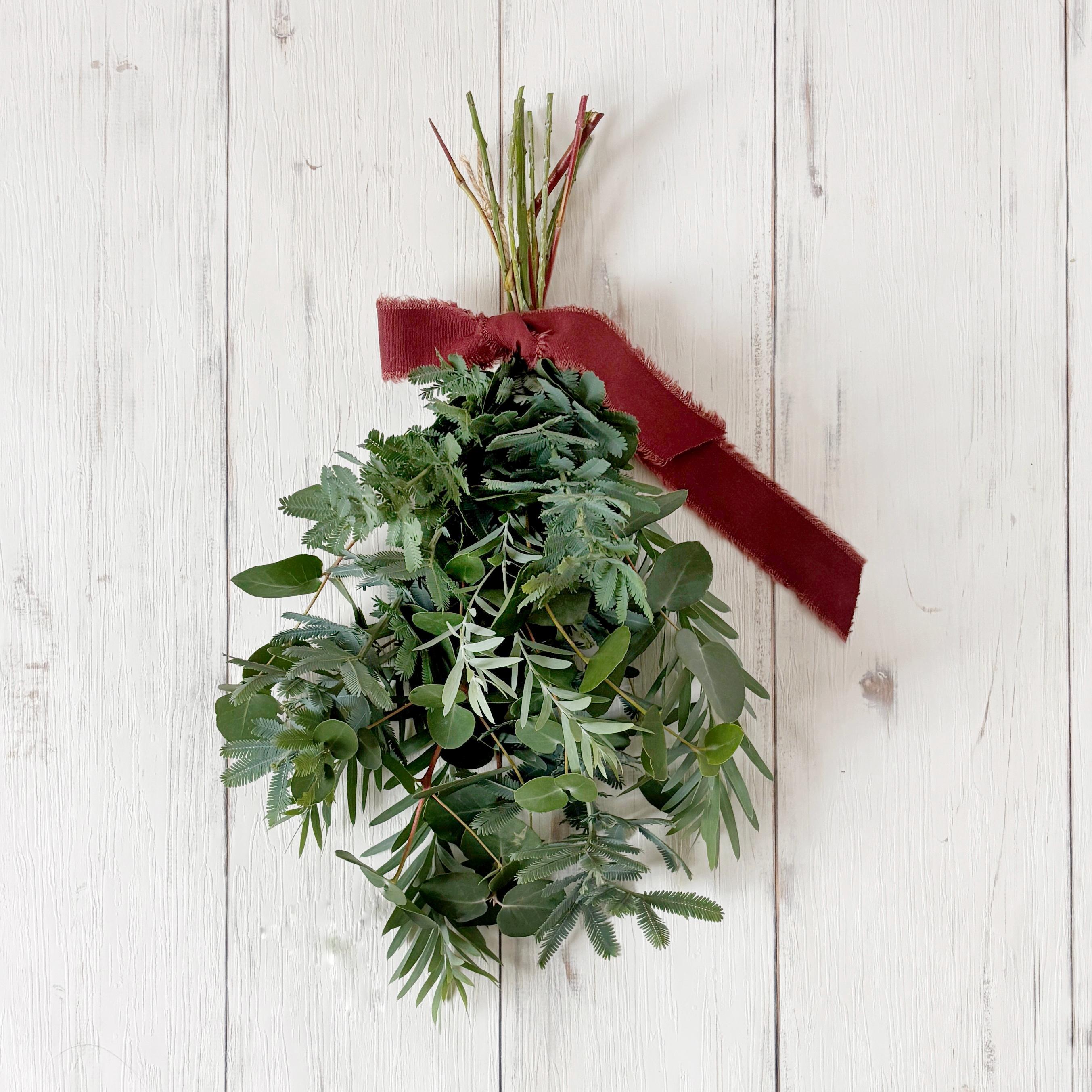 小さめのユーカリスワッグ｜選べるリボンでクリスマスにもおすすめ♪1枚目の画像